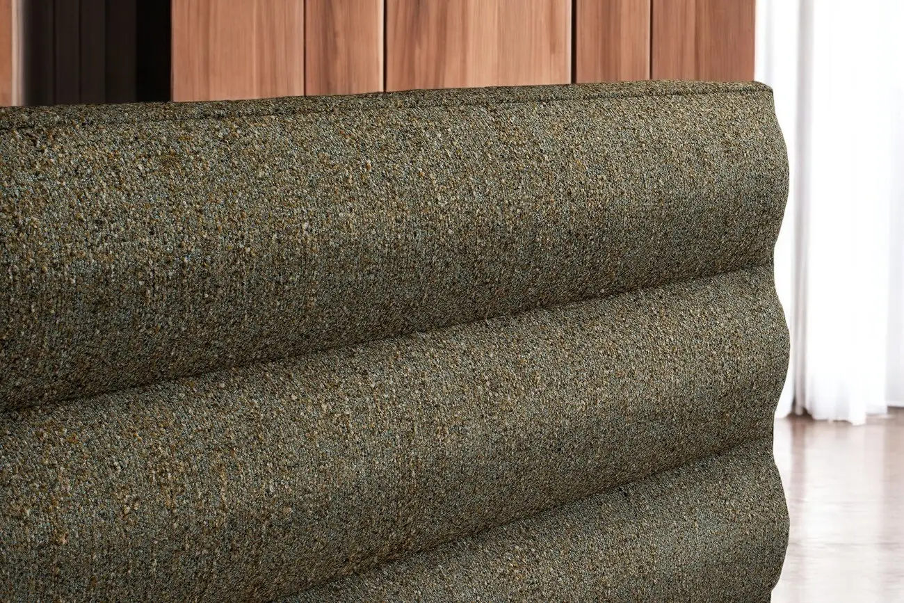 Caramela Right Corner